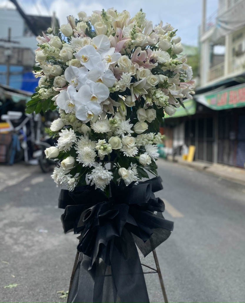 Vòng hoa chia buồn